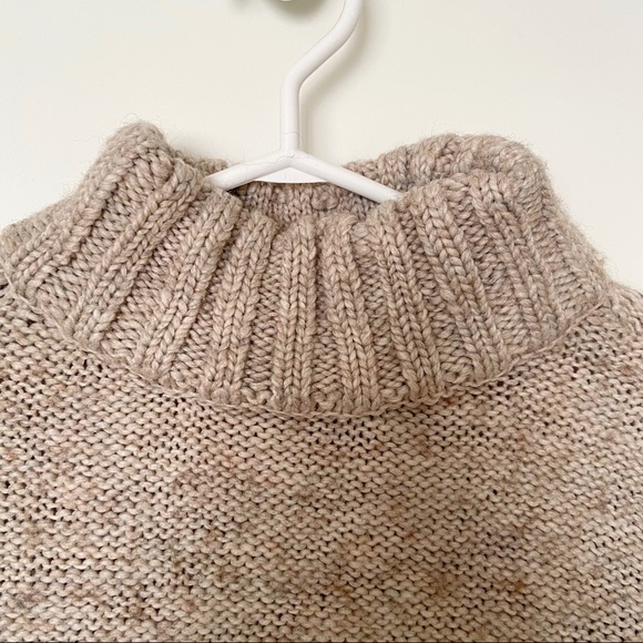 Hollister High Neck Beige Sweater in Size Small - Picture 3 of 6